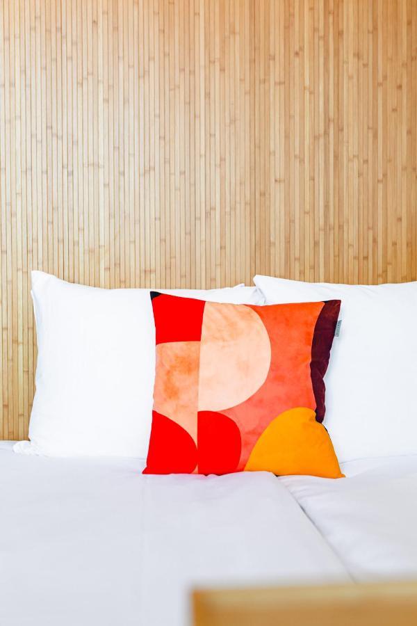 Vie Via - Your Hotel ลีวาร์เดิน ภายนอก รูปภาพ